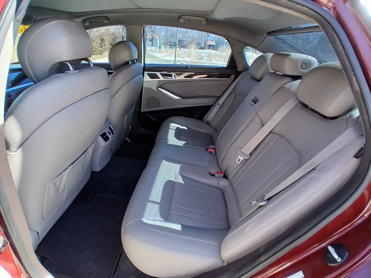 Hyundai Genesis 4dr Sdn V6 3.8L RWD 2016