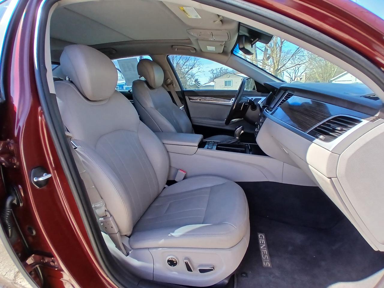 Hyundai Genesis 4dr Sdn V6 3.8L RWD 2016