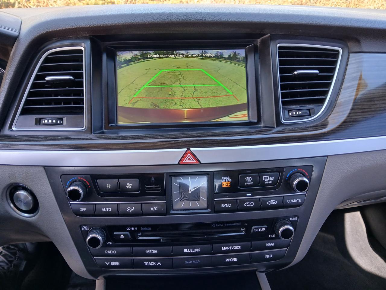 Hyundai Genesis 4dr Sdn V6 3.8L RWD 2016