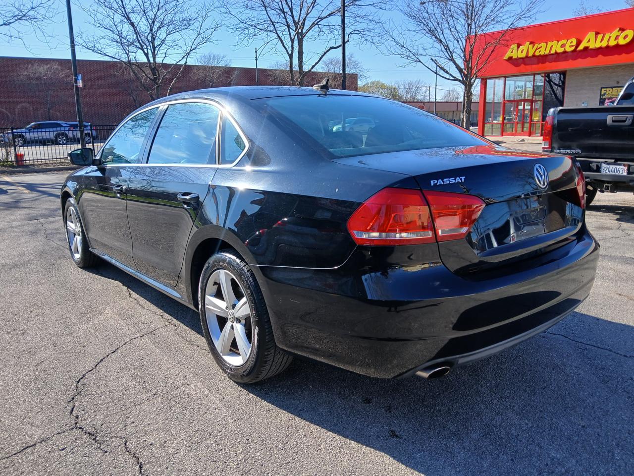 Volkswagen Passat 4dr Sdn 1.8T Auto SE w/Sunroof & Nav 2014