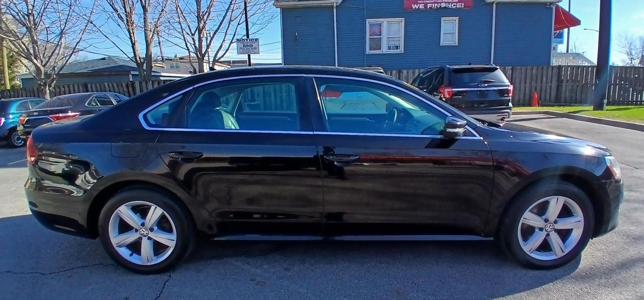 Volkswagen Passat 4dr Sdn 1.8T Auto SE w/Sunroof & Nav 2014