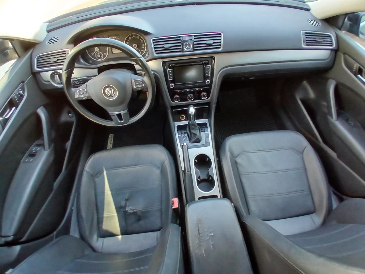 Volkswagen Passat 4dr Sdn 1.8T Auto SE w/Sunroof & Nav 2014