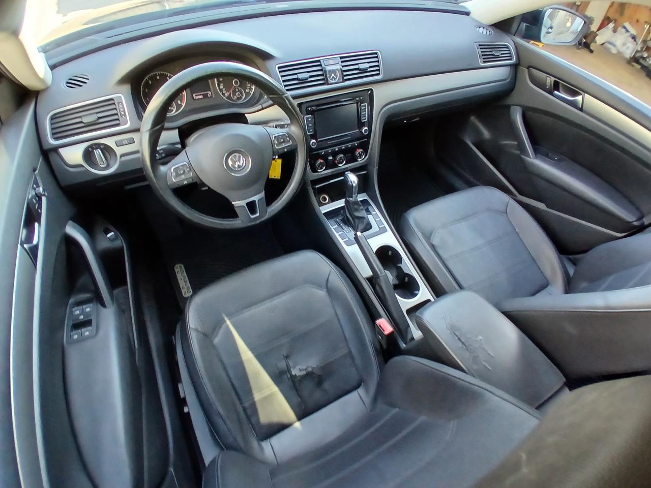 Volkswagen Passat 4dr Sdn 1.8T Auto SE w/Sunroof & Nav 2014