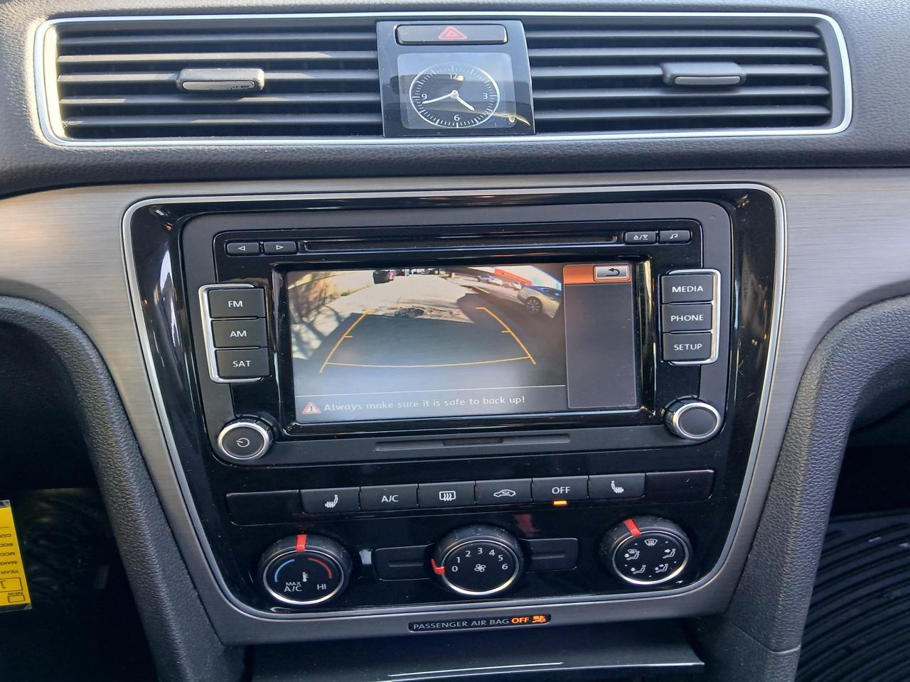 Volkswagen Passat 4dr Sdn 1.8T Auto SE w/Sunroof & Nav 2014