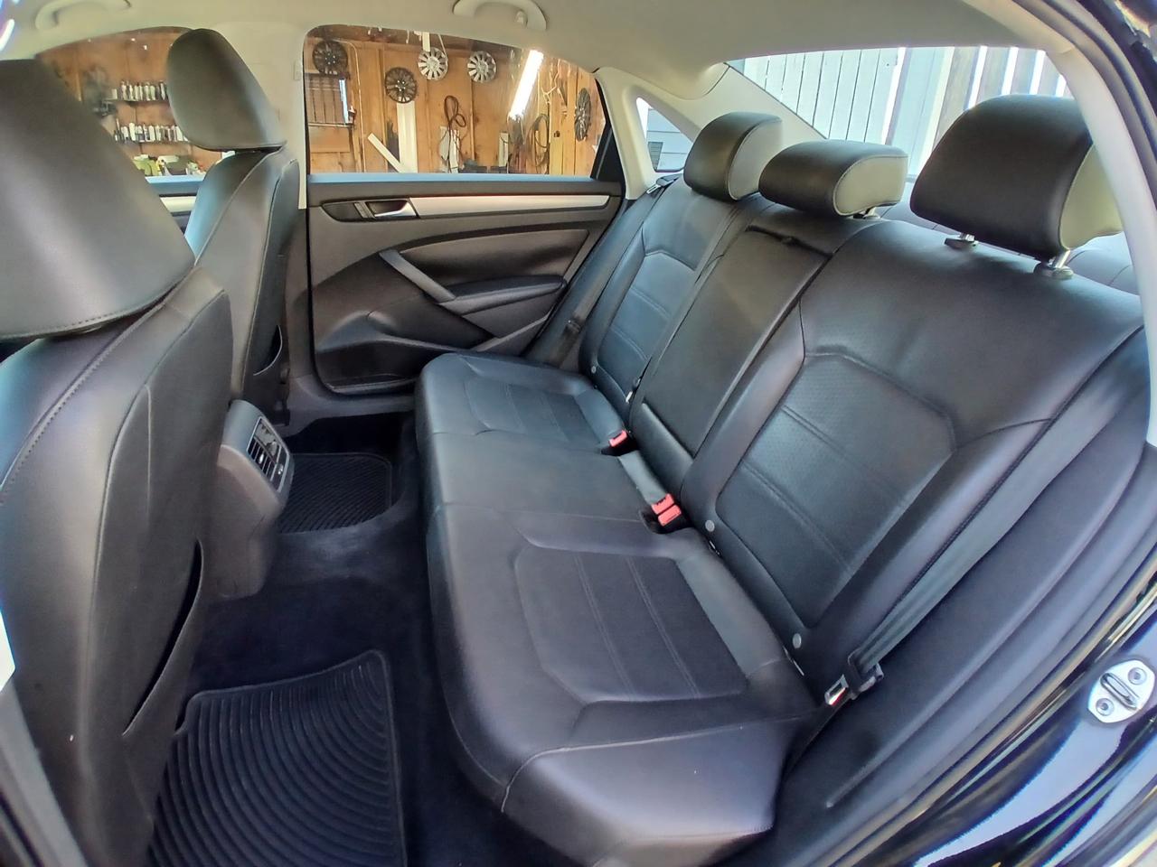 Volkswagen Passat 4dr Sdn 1.8T Auto SE w/Sunroof & Nav 2014