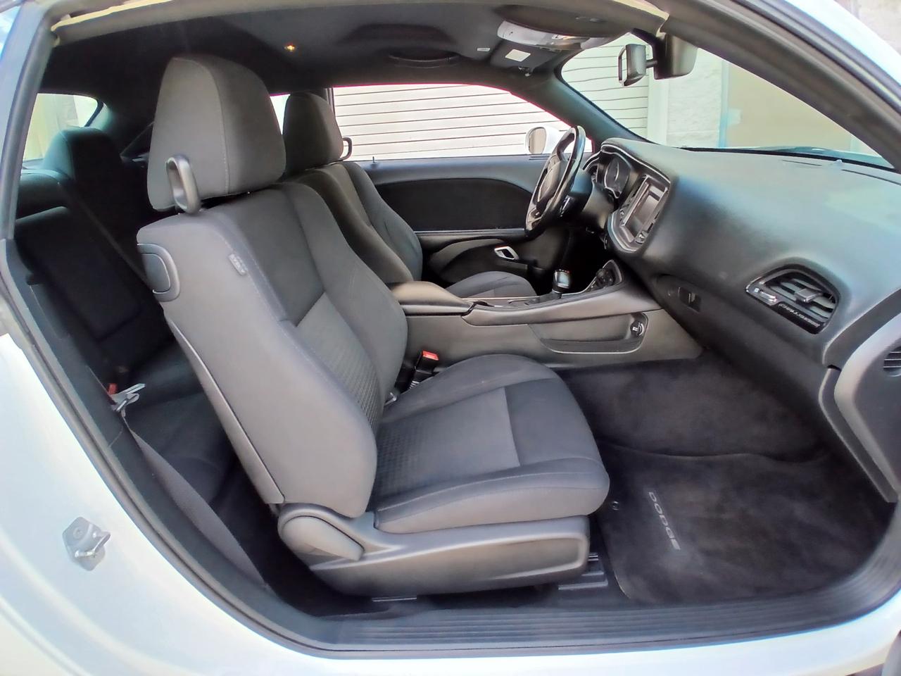 Dodge Challenger SXT Coupe 2017