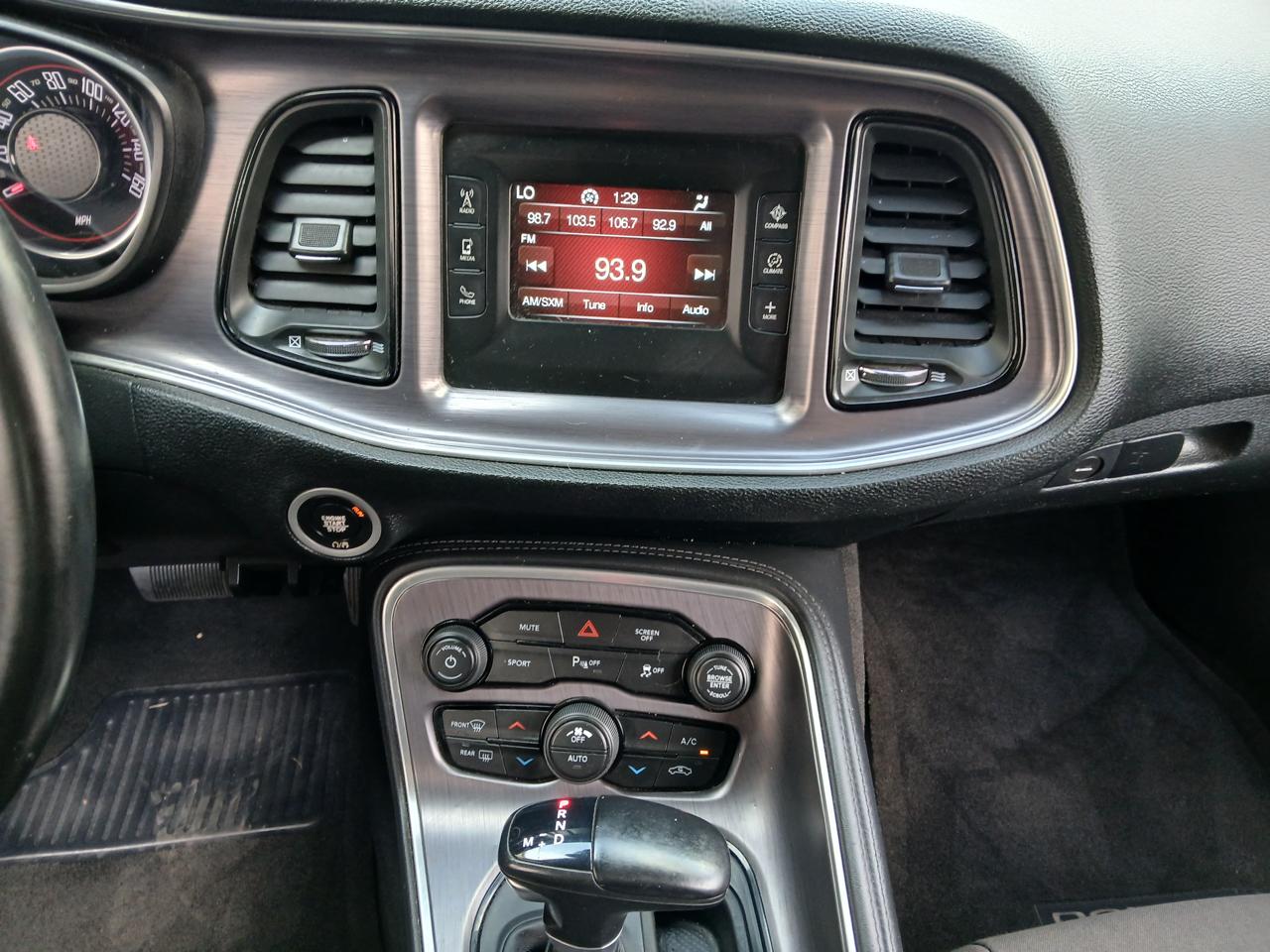 Dodge Challenger SXT Coupe 2017