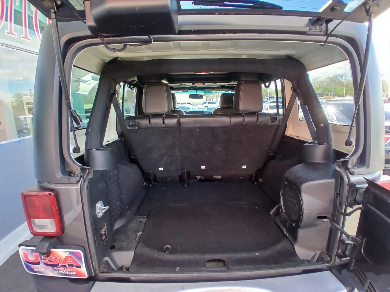 Jeep Wrangler Unlimited 4WD 4dr Sahara 2014