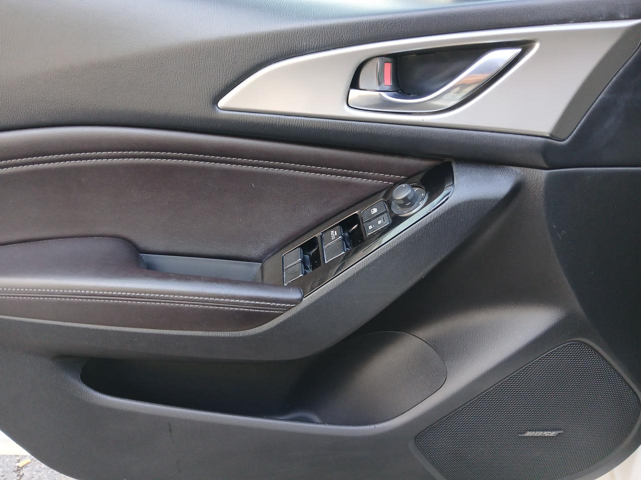 Mazda Mazda3 4-Door Touring Auto 2018