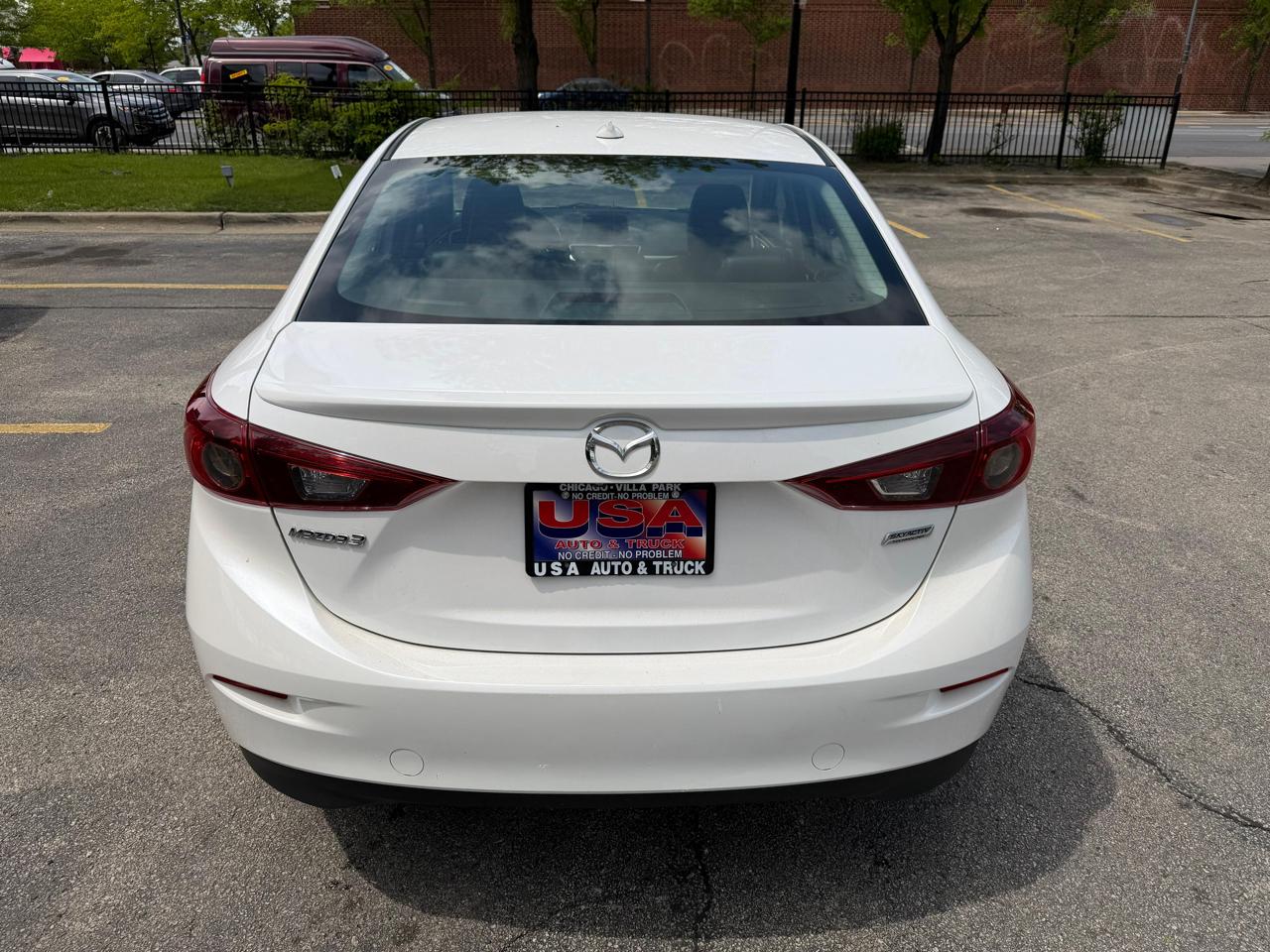Mazda Mazda3 4-Door Touring Auto 2018