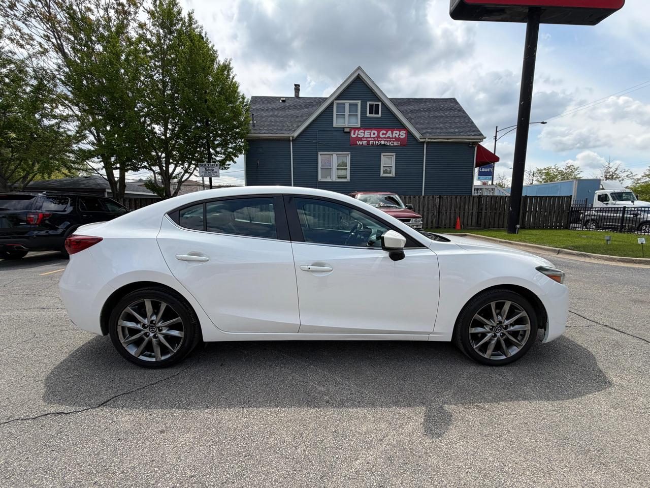 Mazda Mazda3 4-Door Touring Auto 2018