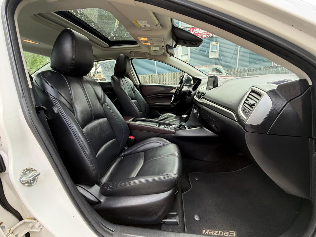 Mazda Mazda3 4-Door Touring Auto 2018