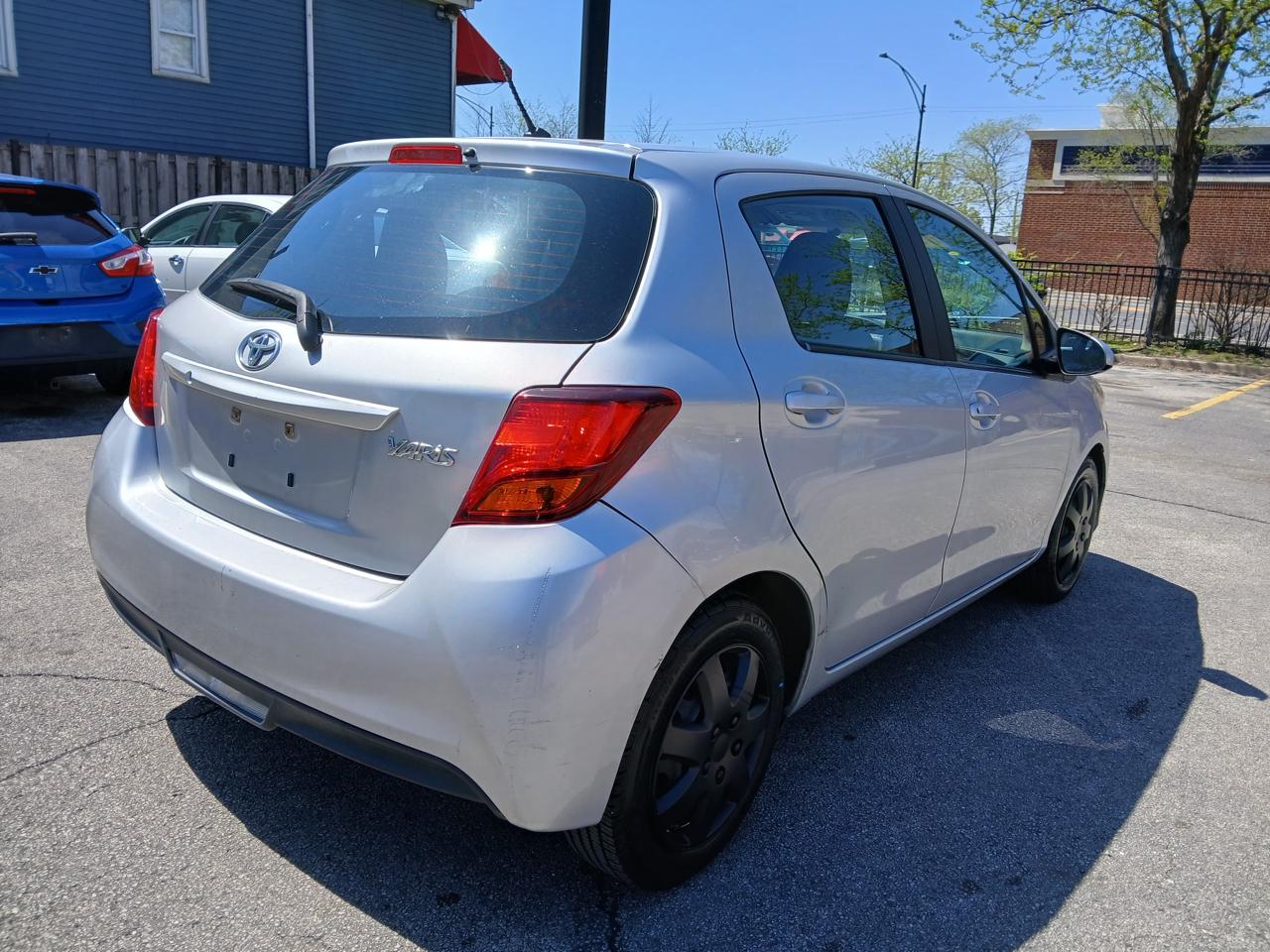 Toyota Yaris L 5-Door AT 2015