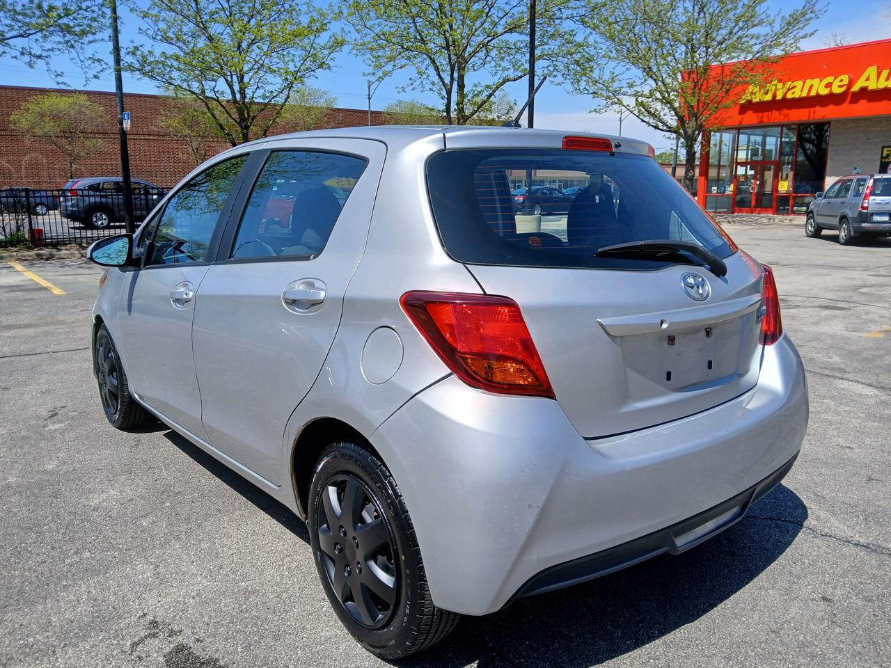 Toyota Yaris L 5-Door AT 2015