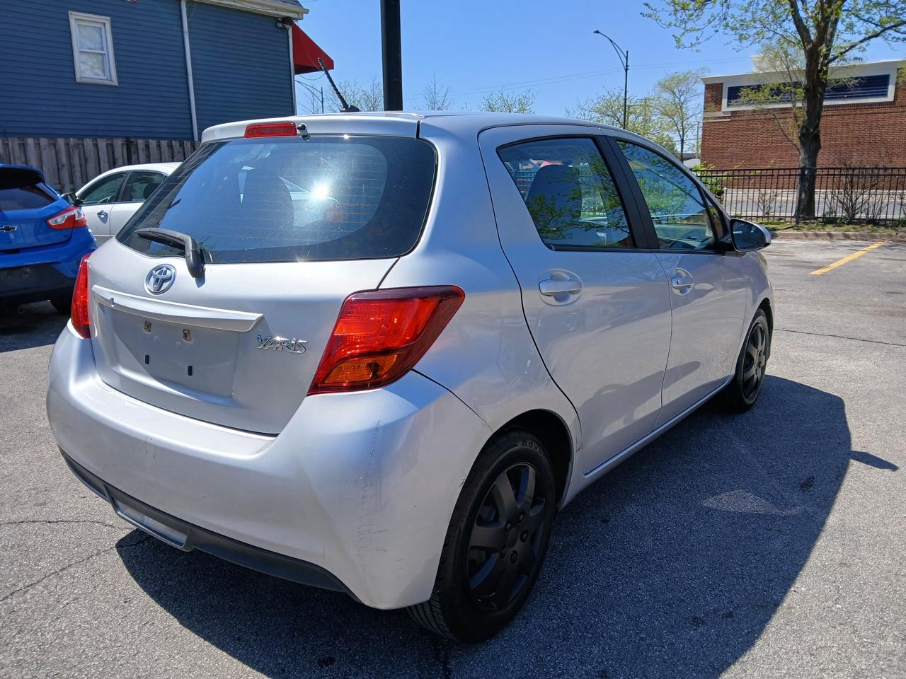 Toyota Yaris L 5-Door AT 2015