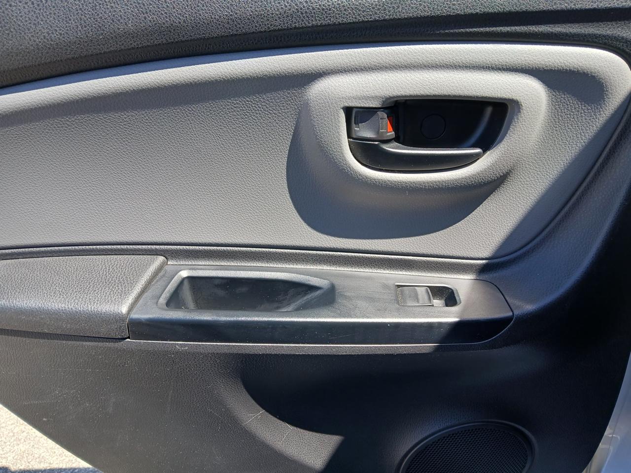 Toyota Yaris L 5-Door AT 2015