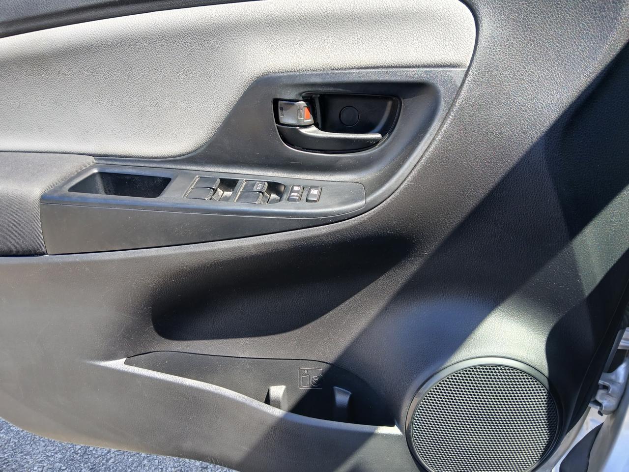 Toyota Yaris L 5-Door AT 2015