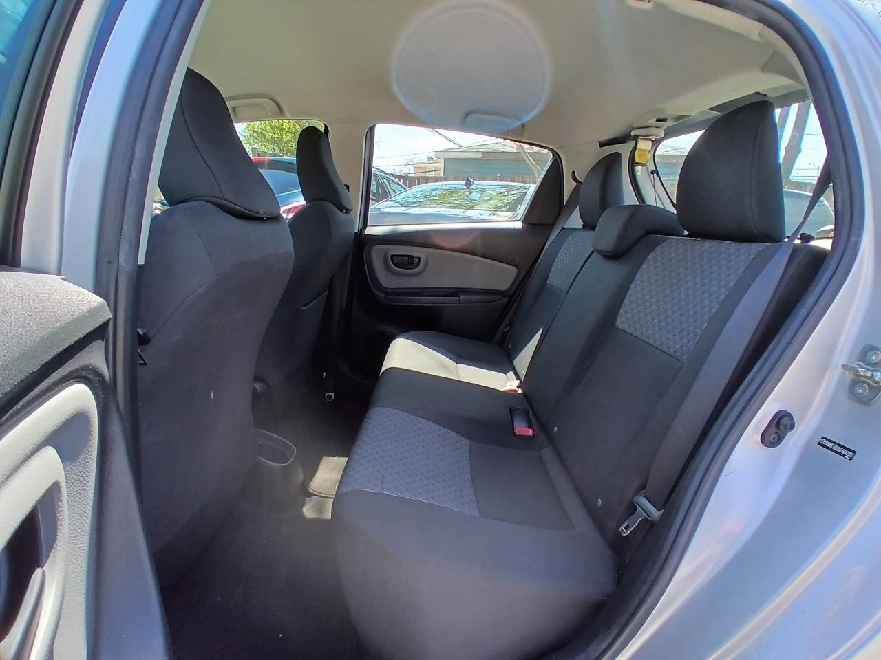 Toyota Yaris L 5-Door AT 2015