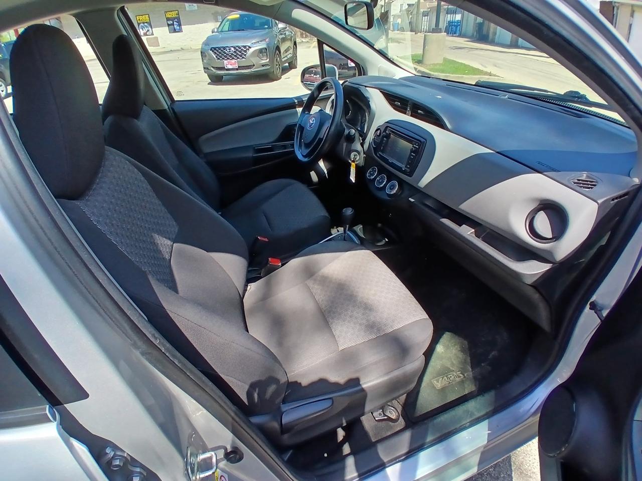 Toyota Yaris L 5-Door AT 2015