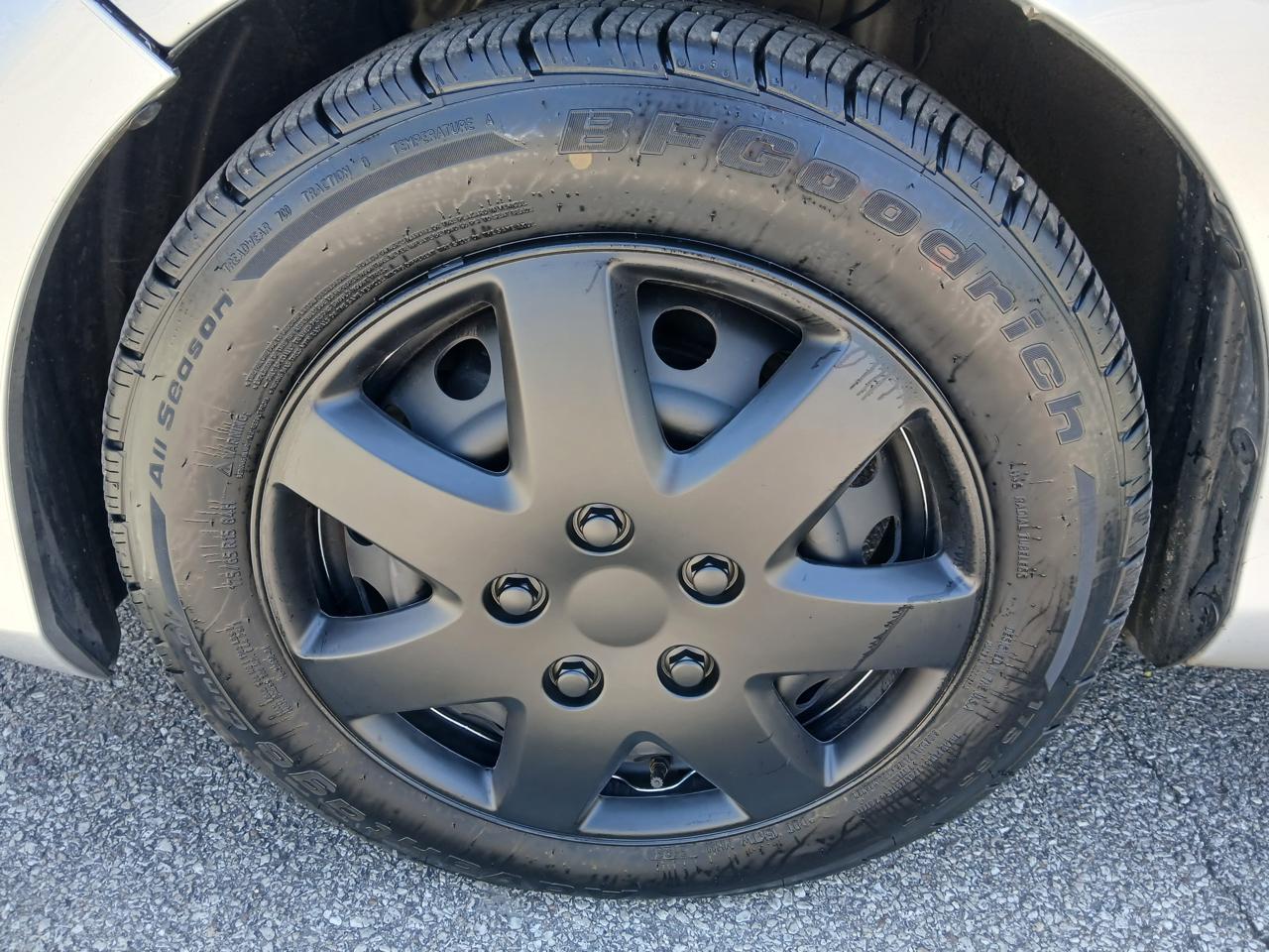 Toyota Yaris L 5-Door AT 2015