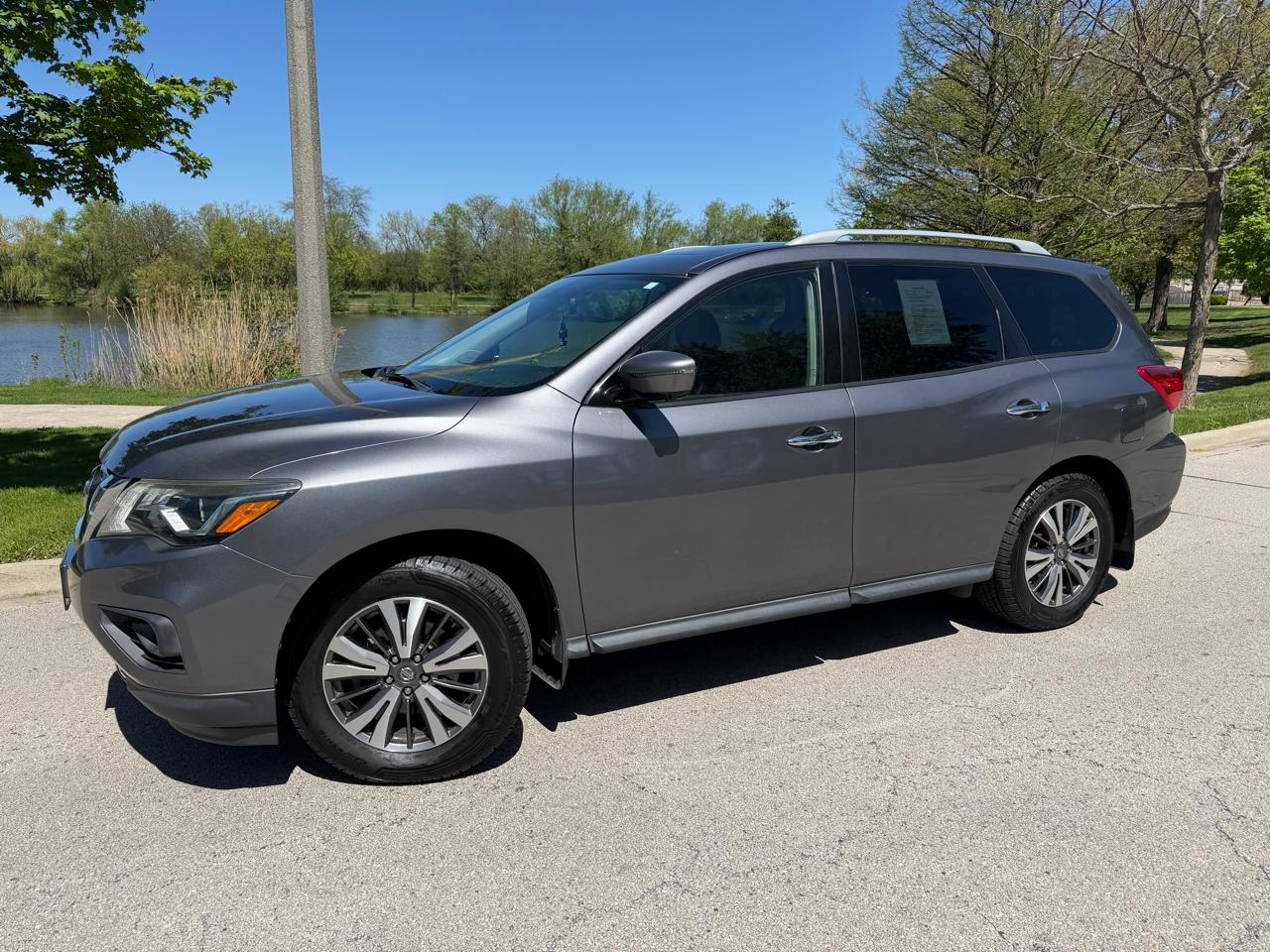 Nissan Pathfinder 4x4 SL 2017