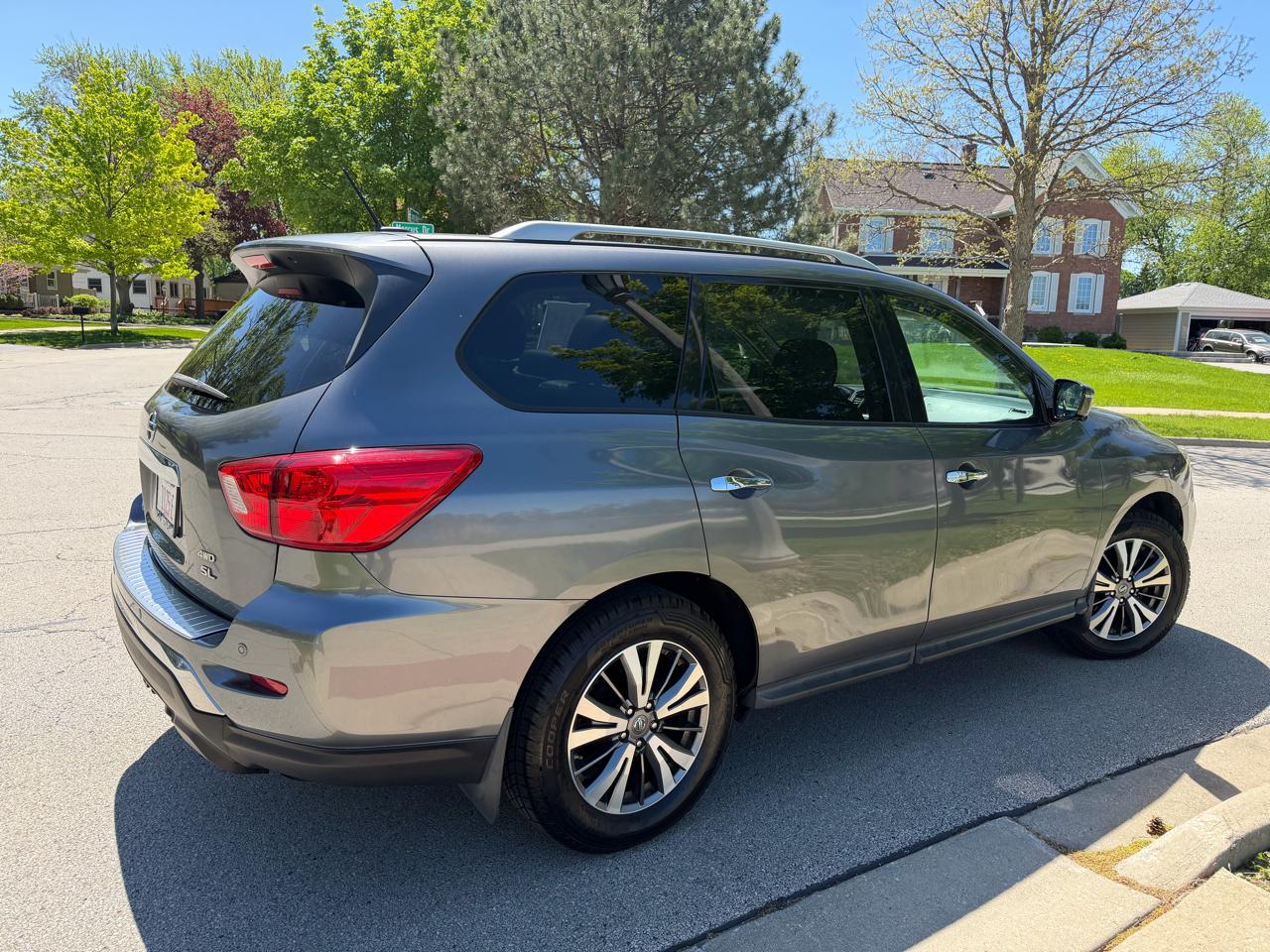 Nissan Pathfinder 4x4 SL 2017