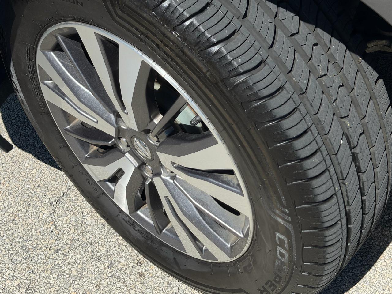 Nissan Pathfinder 4x4 SL 2017
