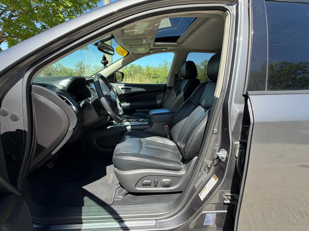 Nissan Pathfinder 4x4 SL 2017