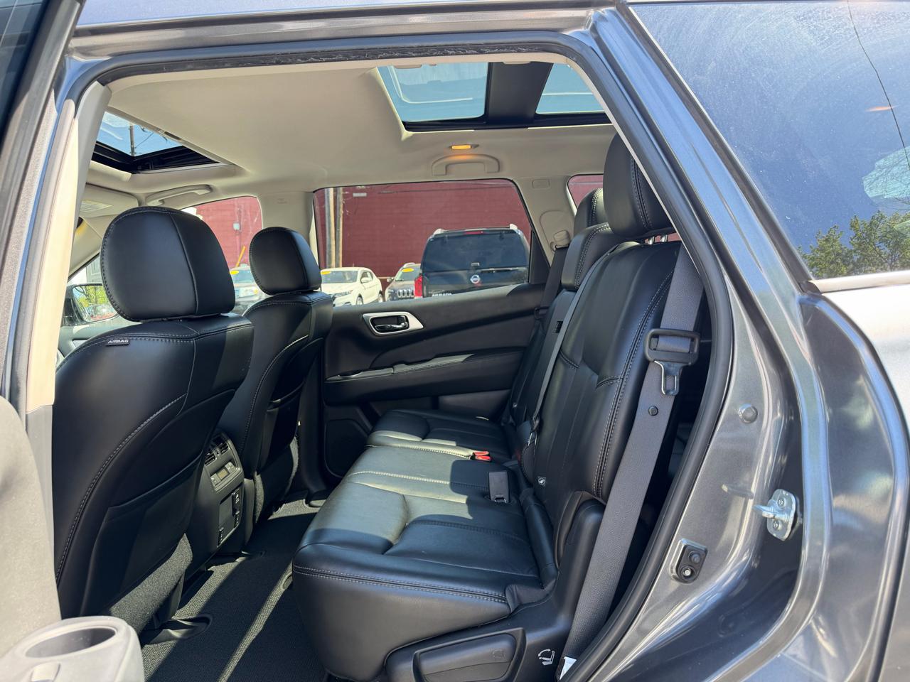 Nissan Pathfinder 4x4 SL 2017