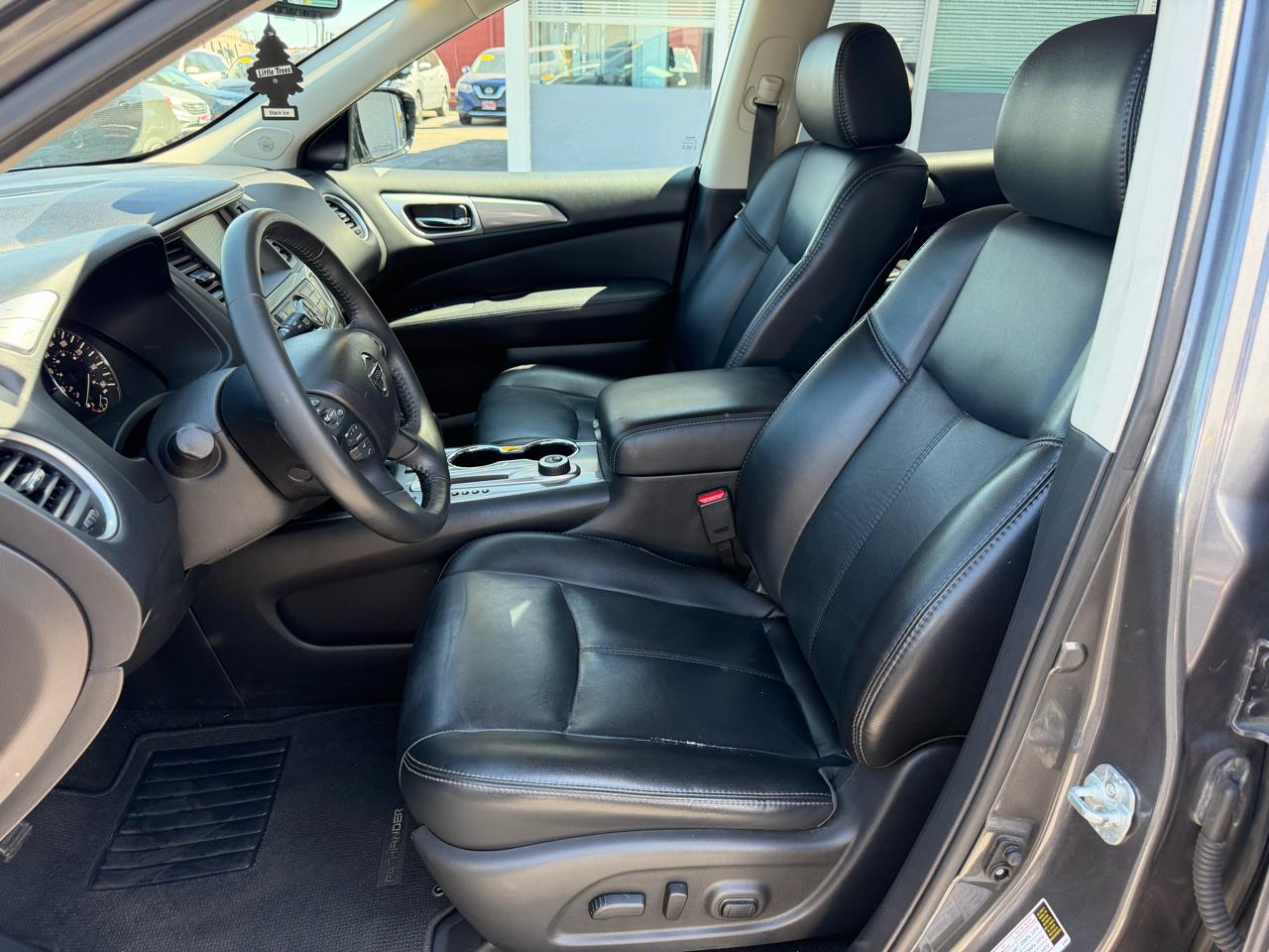 Nissan Pathfinder 4x4 SL 2017