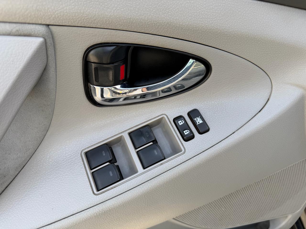 Toyota Camry 4dr Sdn I4 Man LE (Natl) 2011