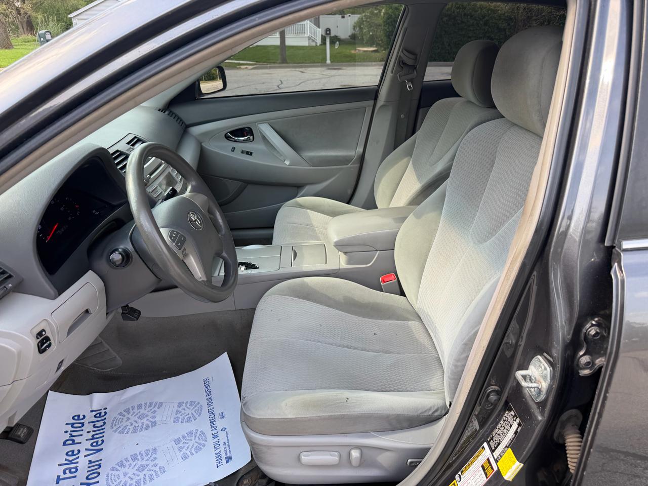 Toyota Camry 4dr Sdn I4 Man LE (Natl) 2011