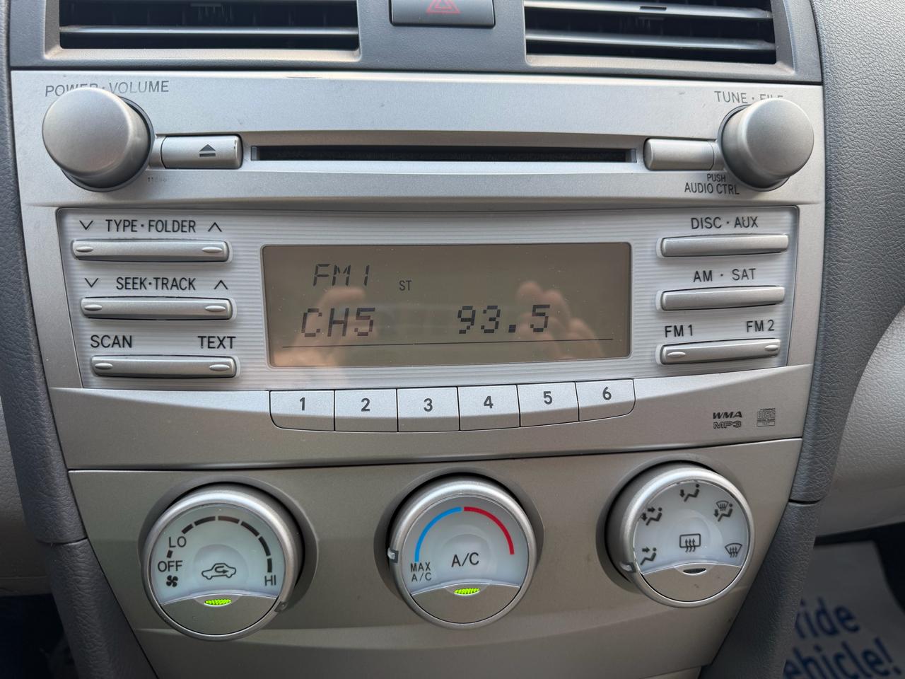 Toyota Camry 4dr Sdn I4 Man LE (Natl) 2011