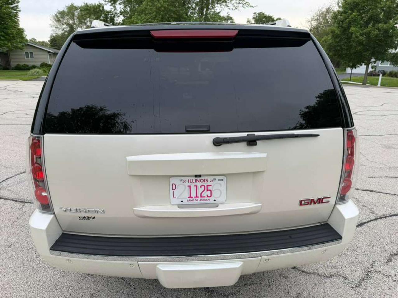 GMC Yukon AWD 4dr Denali 2013