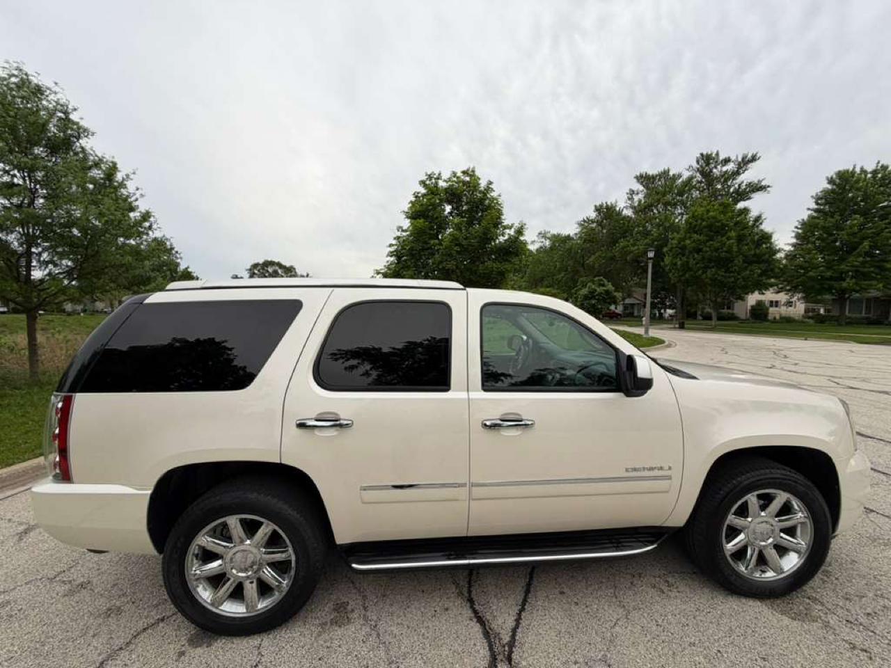 GMC Yukon AWD 4dr Denali 2013