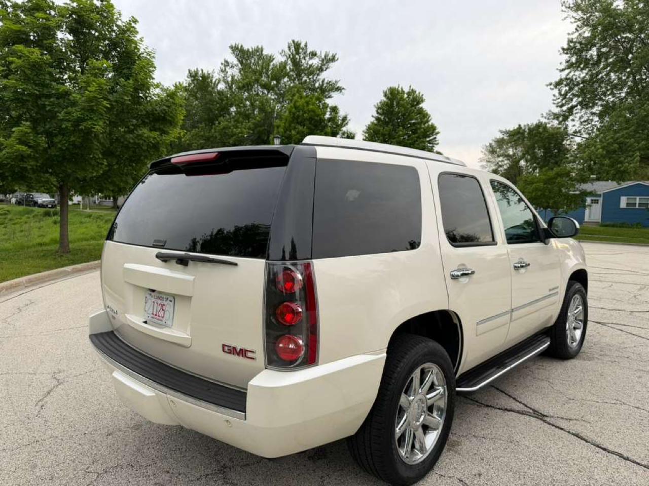 GMC Yukon AWD 4dr Denali 2013