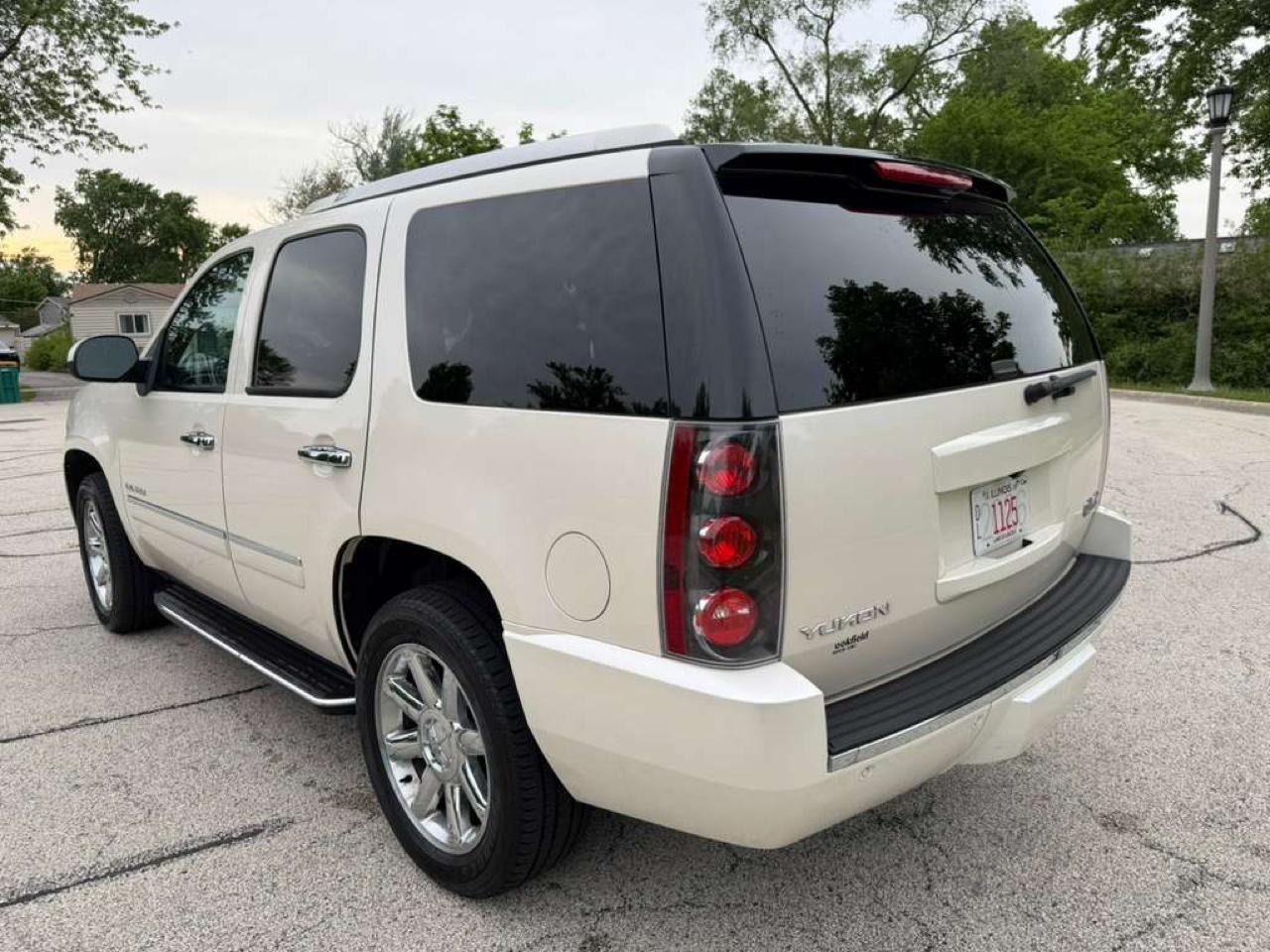 GMC Yukon AWD 4dr Denali 2013