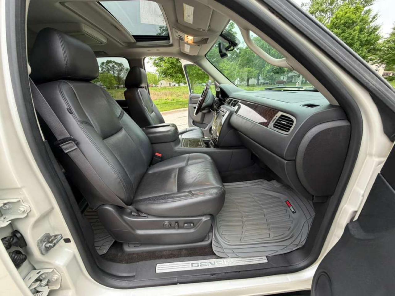 GMC Yukon AWD 4dr Denali 2013