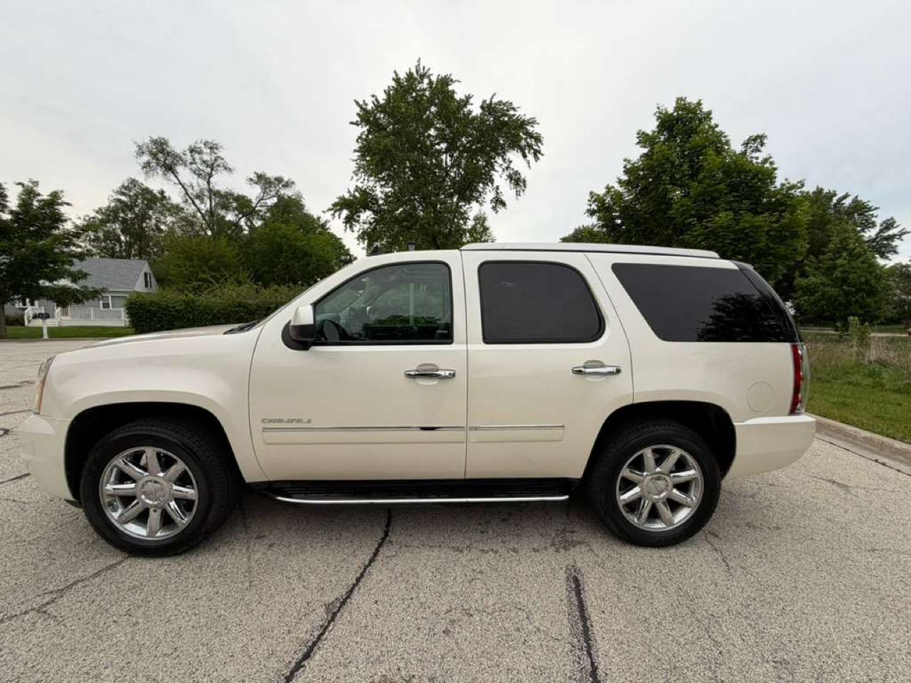 GMC Yukon AWD 4dr Denali 2013