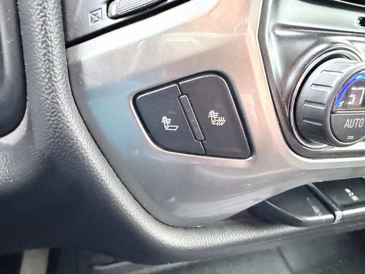 Chevrolet Silverado 1500 4WD Crew Cab 143.5" LT w/1LT 2015