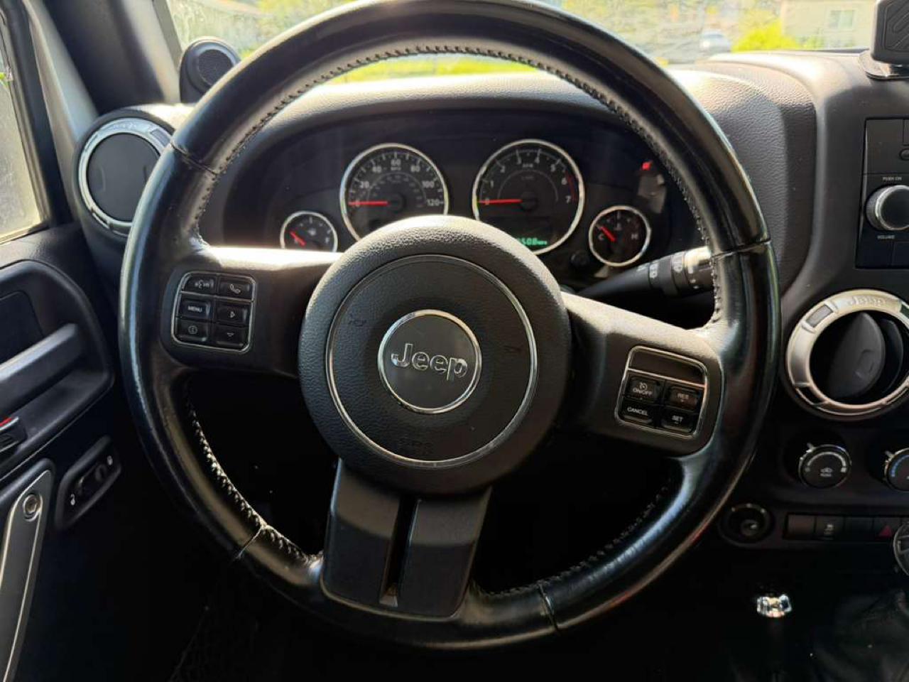 Jeep Wrangler Unlimited 4WD 4dr Sahara 2011