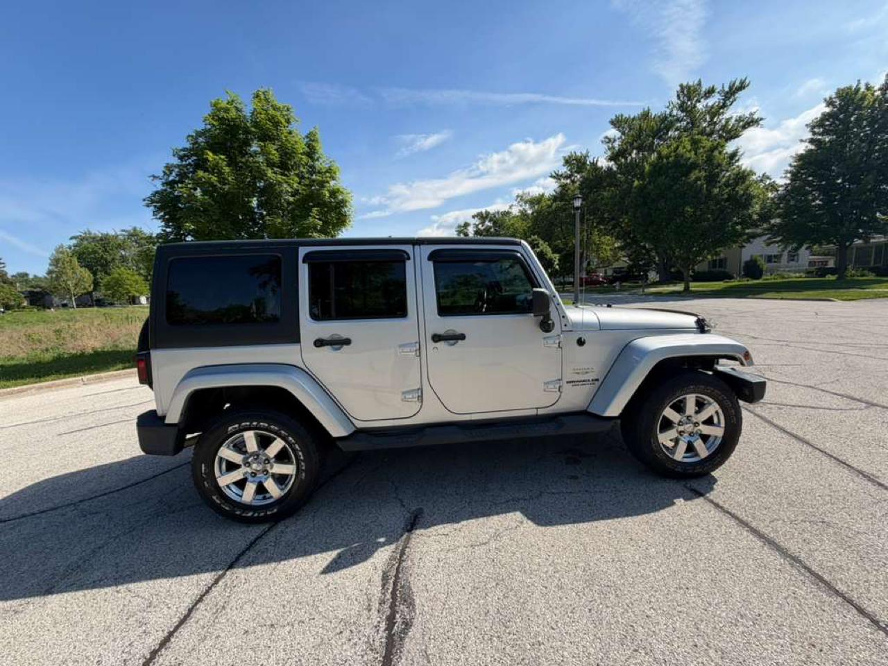 Jeep Wrangler Unlimited 4WD 4dr Sahara 2011