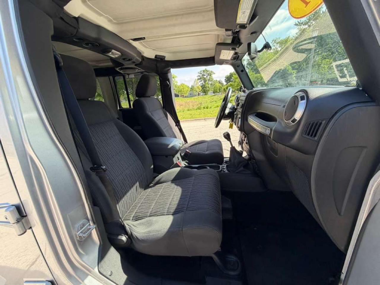 Jeep Wrangler Unlimited 4WD 4dr Sahara 2011