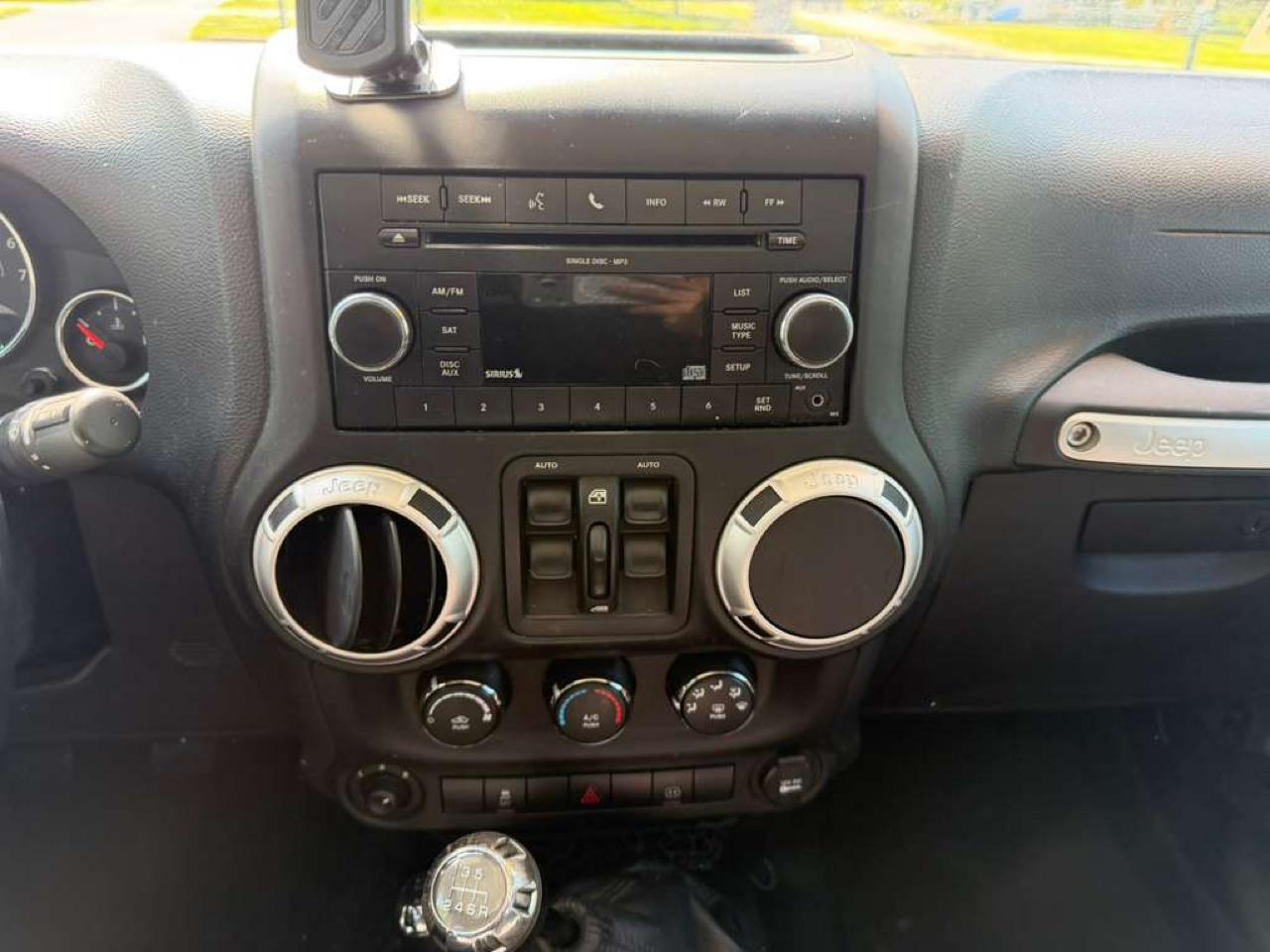 Jeep Wrangler Unlimited 4WD 4dr Sahara 2011