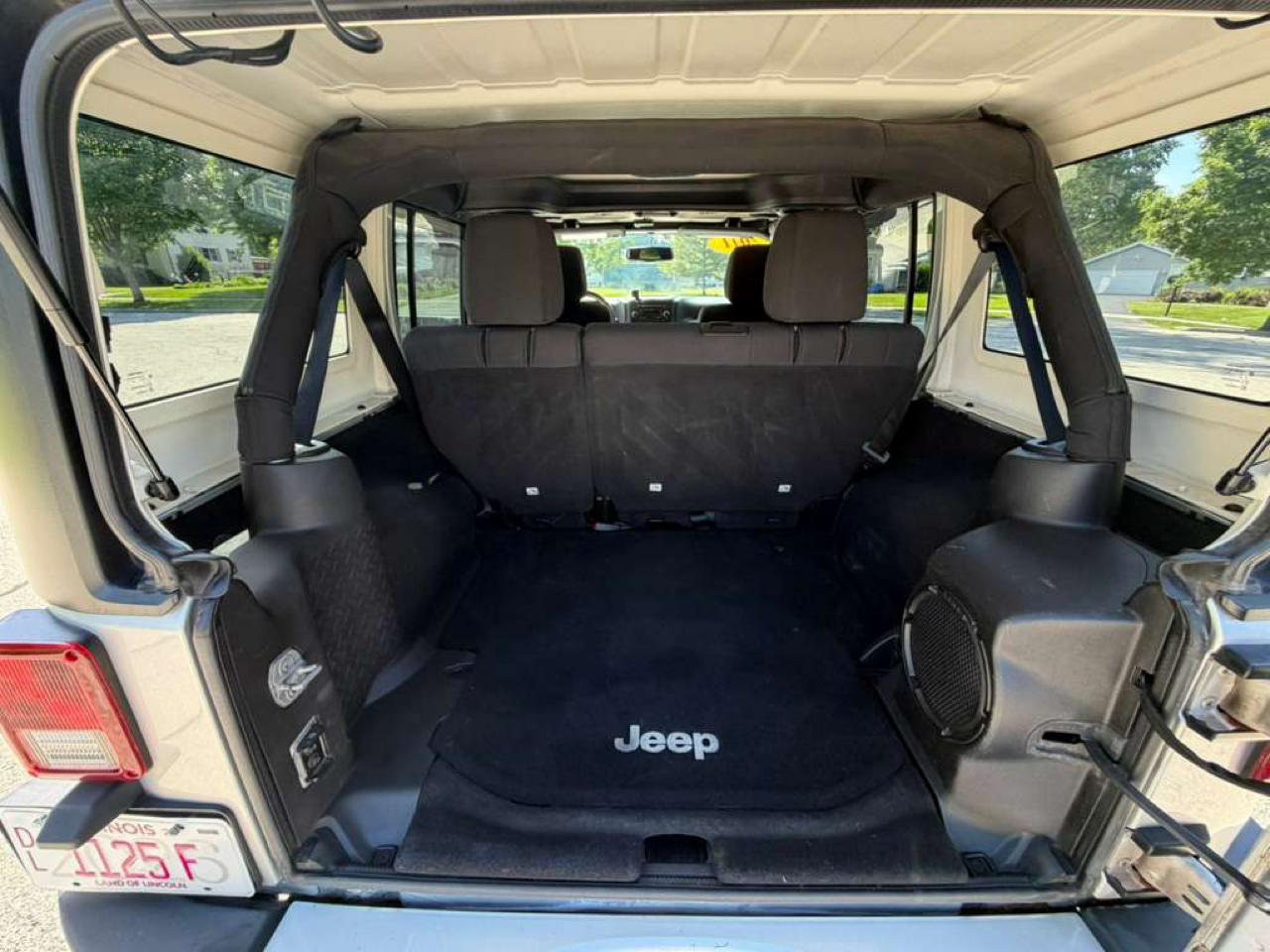 Jeep Wrangler Unlimited 4WD 4dr Sahara 2011