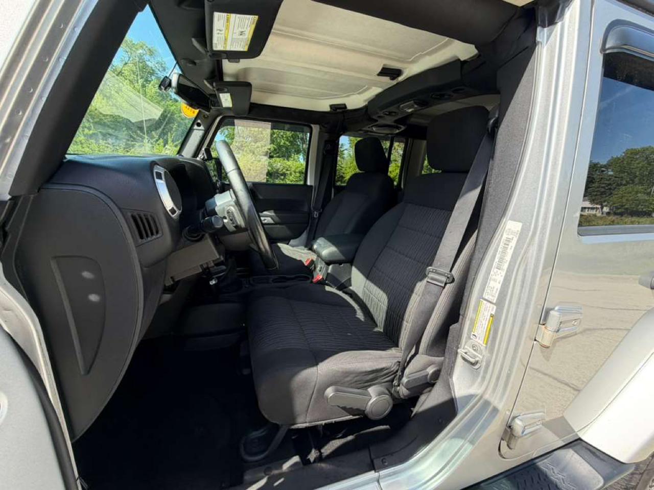 Jeep Wrangler Unlimited 4WD 4dr Sahara 2011