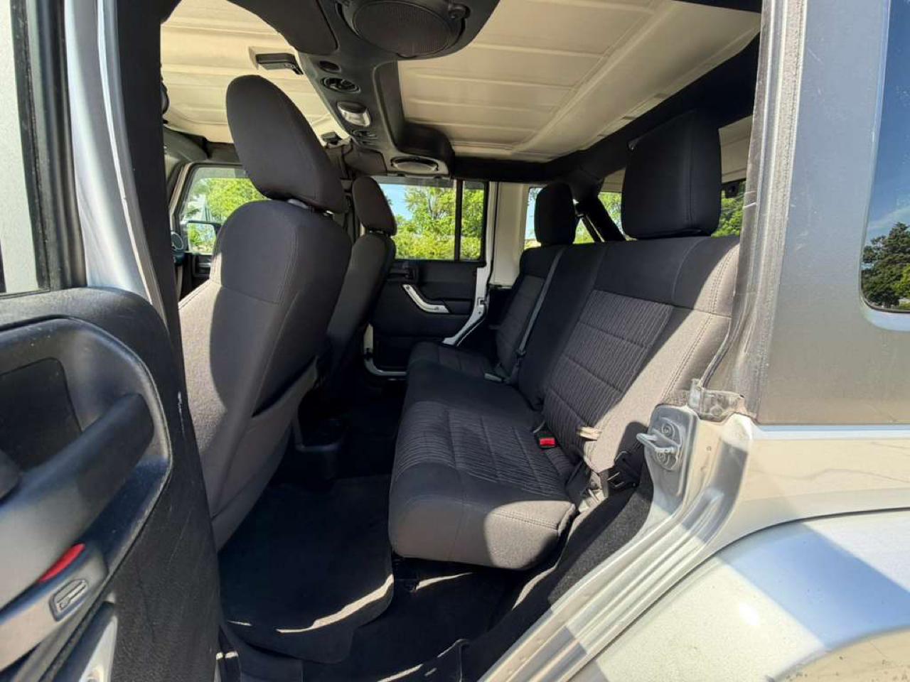 Jeep Wrangler Unlimited 4WD 4dr Sahara 2011