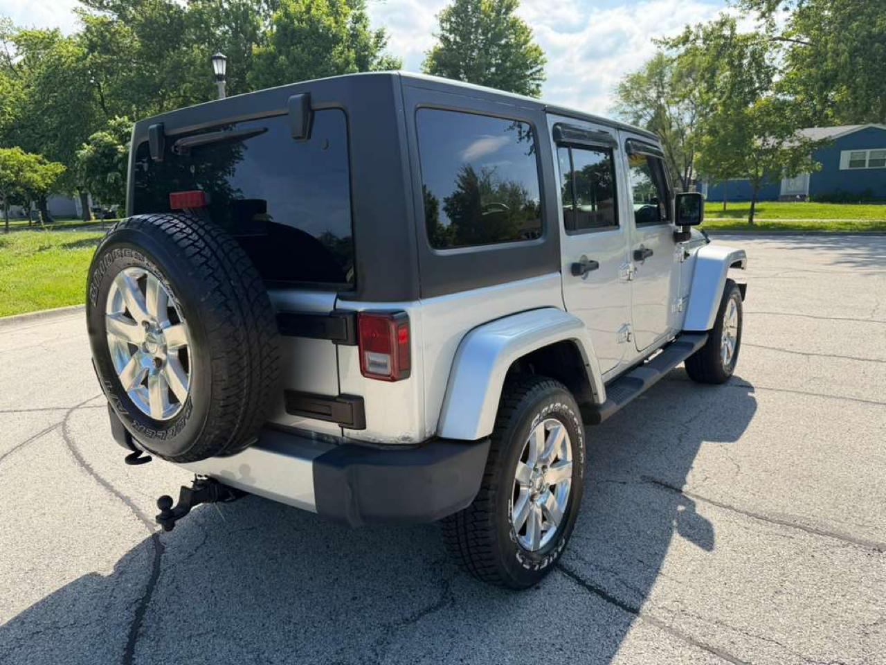 Jeep Wrangler Unlimited 4WD 4dr Sahara 2011