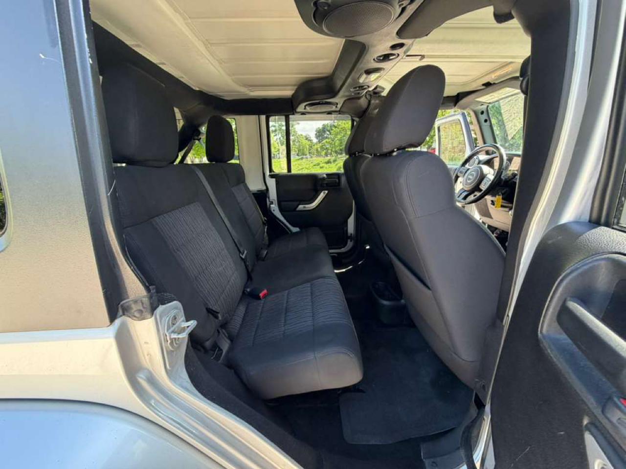 Jeep Wrangler Unlimited 4WD 4dr Sahara 2011