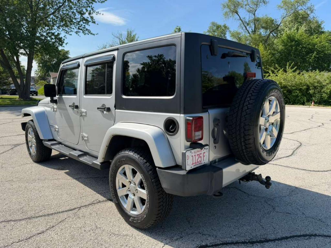 Jeep Wrangler Unlimited 4WD 4dr Sahara 2011